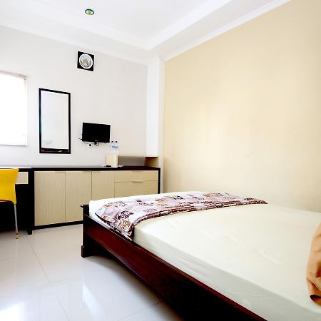 Hotel Elresas Lamongan Esterno foto