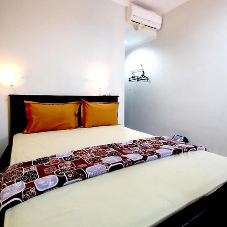 Hotel Elresas Lamongan Esterno foto