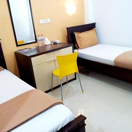Hotel Elresas Lamongan Esterno foto