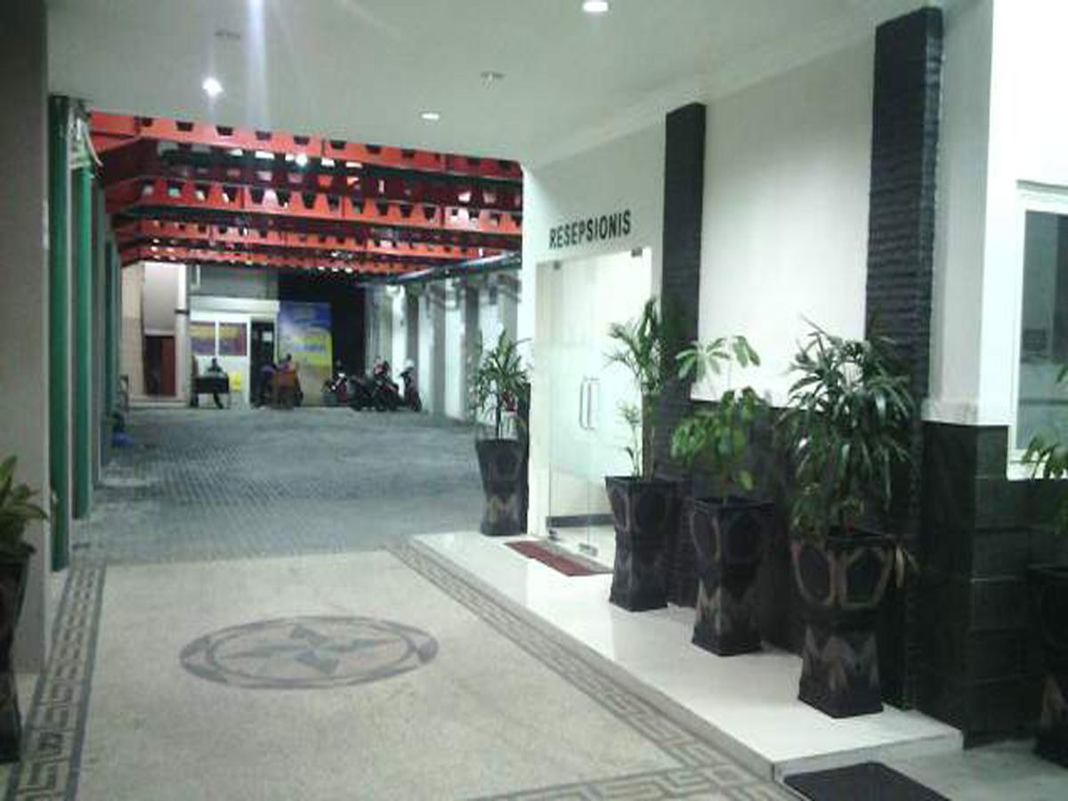 Hotel Elresas Lamongan Esterno foto