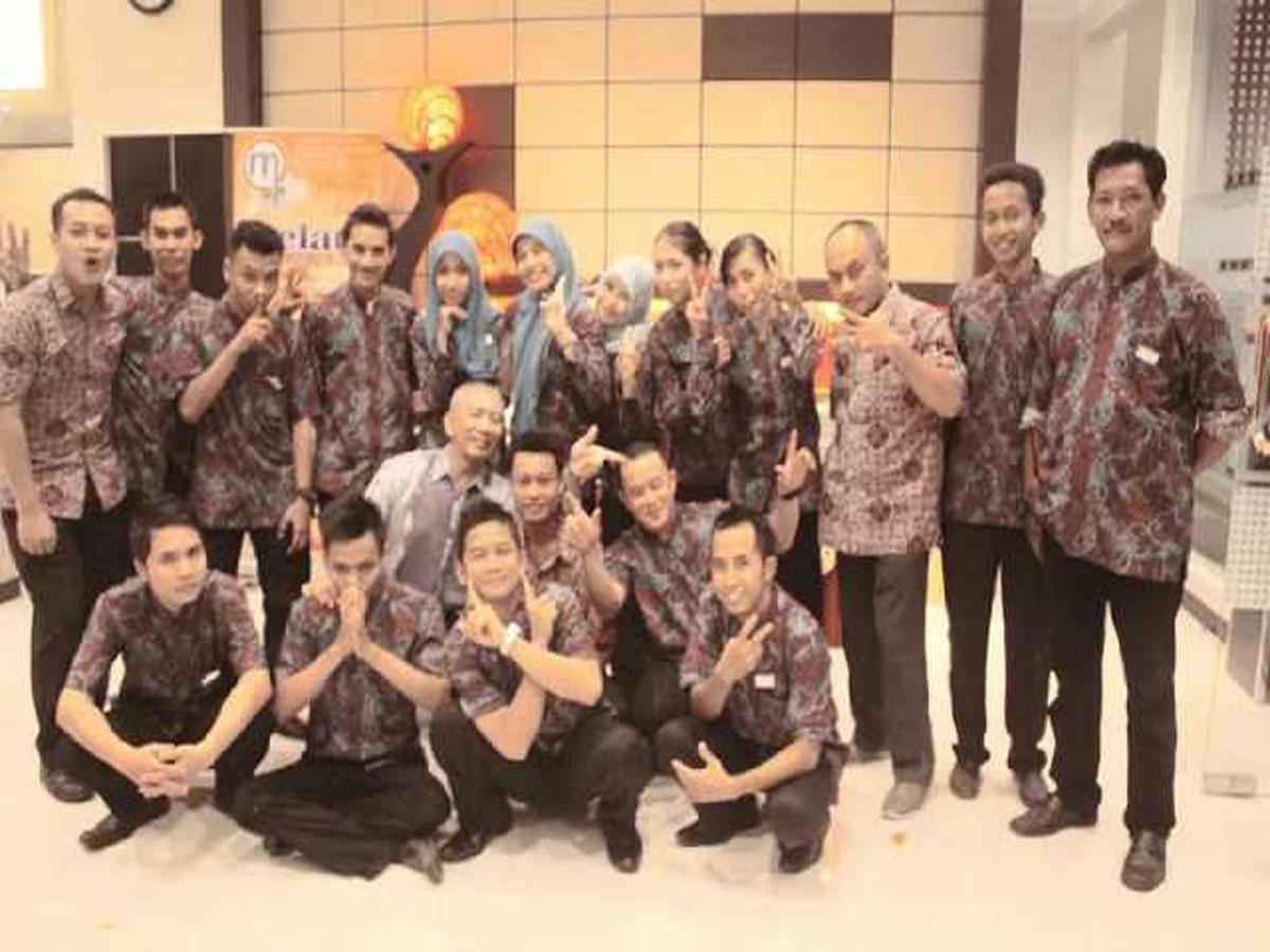 Hotel Elresas Lamongan Esterno foto