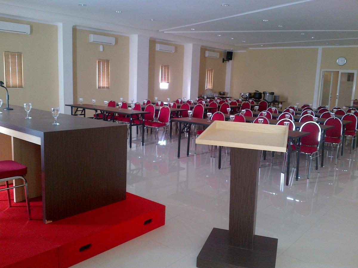 Hotel Elresas Lamongan Esterno foto